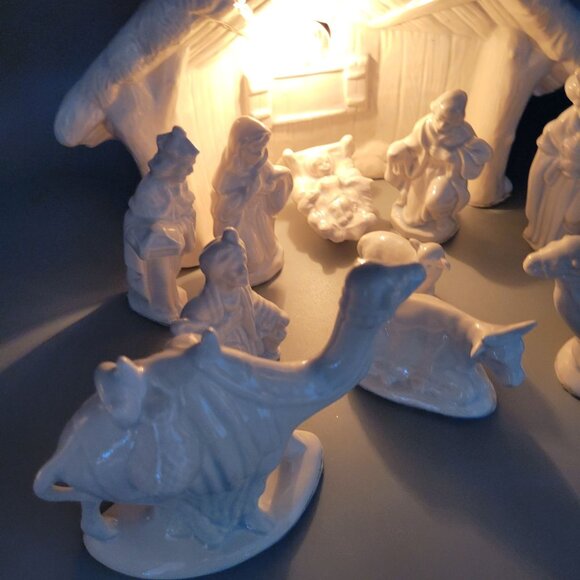 Vintage Ceramic Nativity Scene Set With Light Up Manger & Figurines Christmas - Picture 9 of 12